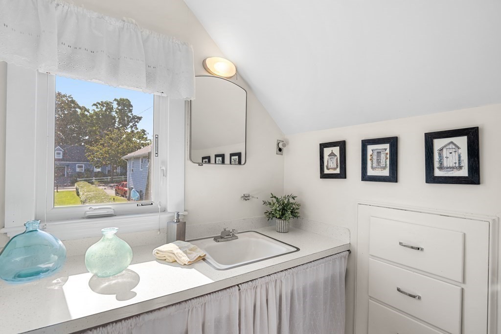 4 Kenneth Road Marblehead, MA 01945 - Photo 32 of 40