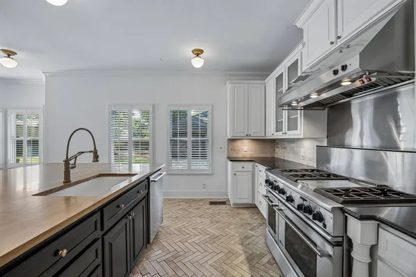 $1,350,000 | 2809 Park Hill Drive, Fort Worth, TX 76109