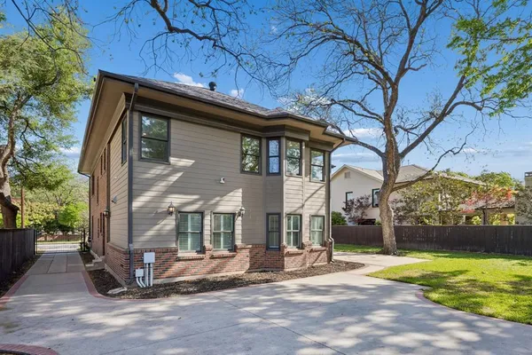 $1,350,000 | 2809 Park Hill Drive, Fort Worth, TX 76109