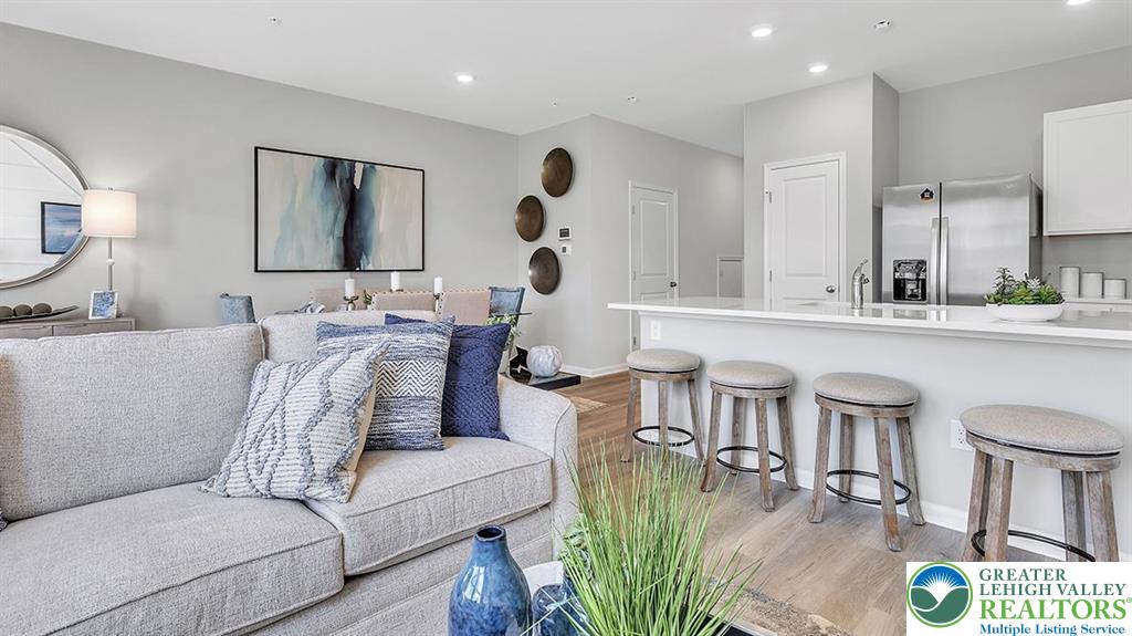 1164 Martin Road Breinigsville, PA 18031 - Photo 4 of 22