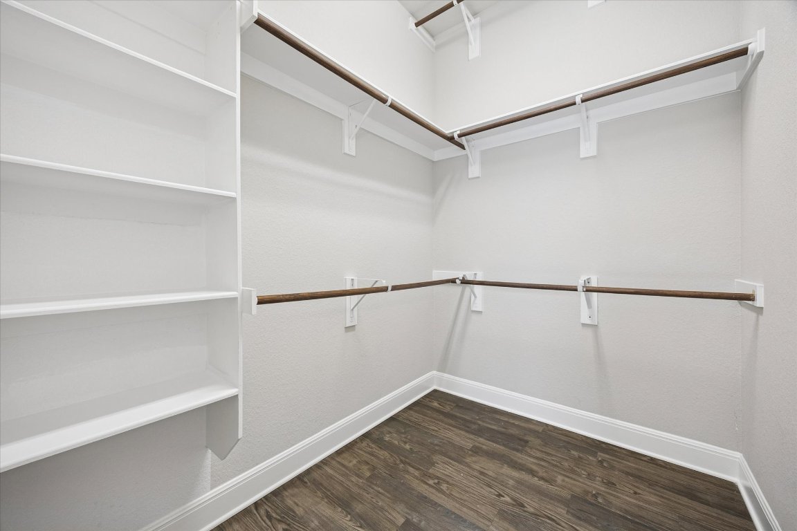 20516 Fairleaf Street Pflugerville, TX 78660 - Photo 21 of 38 Primary walk in closet