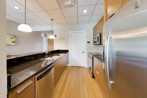 $339,000 | 1570 Elmwood Avenue, Unit 909, Evanston, IL 60201