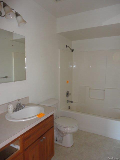 6434 Owens Road Yale, MI 48097 - Photo 13 of 33 2013-10-24 09.07.31.jpg