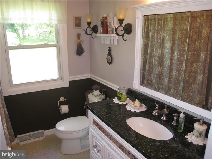 1071 Sorrel Road Huntingdon Valley, PA 19006 - Photo 17 of 23 Bathroom
