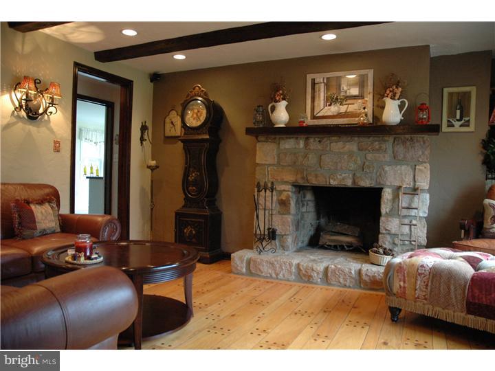 1071 Sorrel Road Huntingdon Valley, PA 19006 - Photo 5 of 23 Living Room