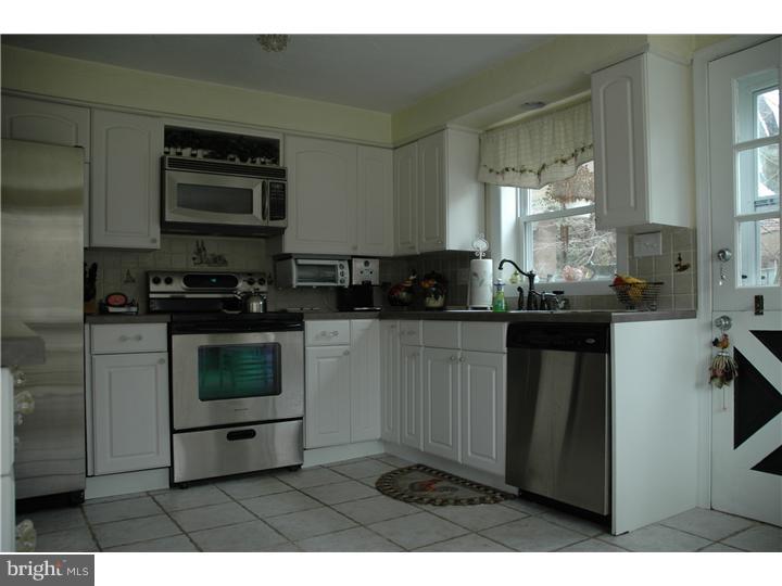 1071 Sorrel Road Huntingdon Valley, PA 19006 - Photo 9 of 23 Kitchen