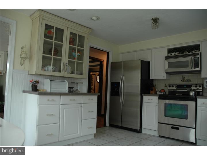 1071 Sorrel Road Huntingdon Valley, PA 19006 - Photo 10 of 23 Kitchen