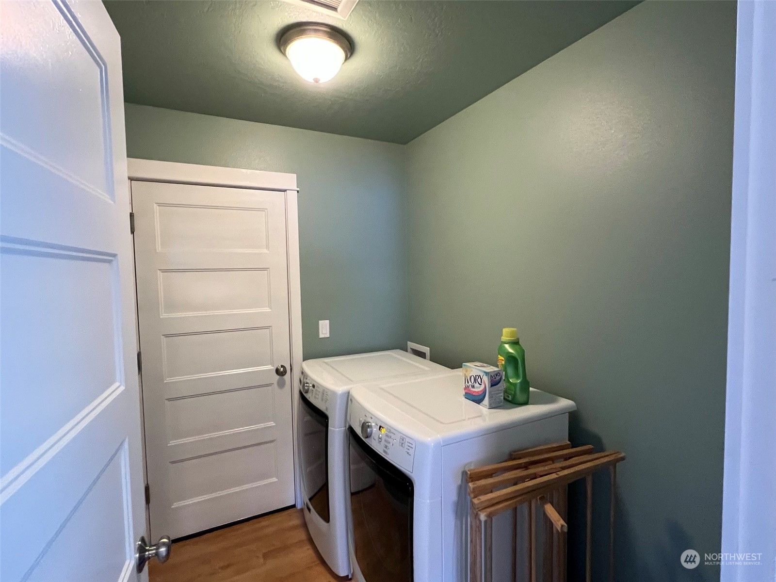 1004 Riverside Avenue Twisp, WA 98856 - Photo 12 of 40 a utility room with washer and dryer