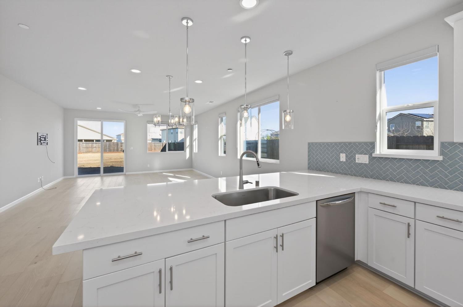 2431 Creekview Drive Merced, CA 95340 - Photo 13 of 38