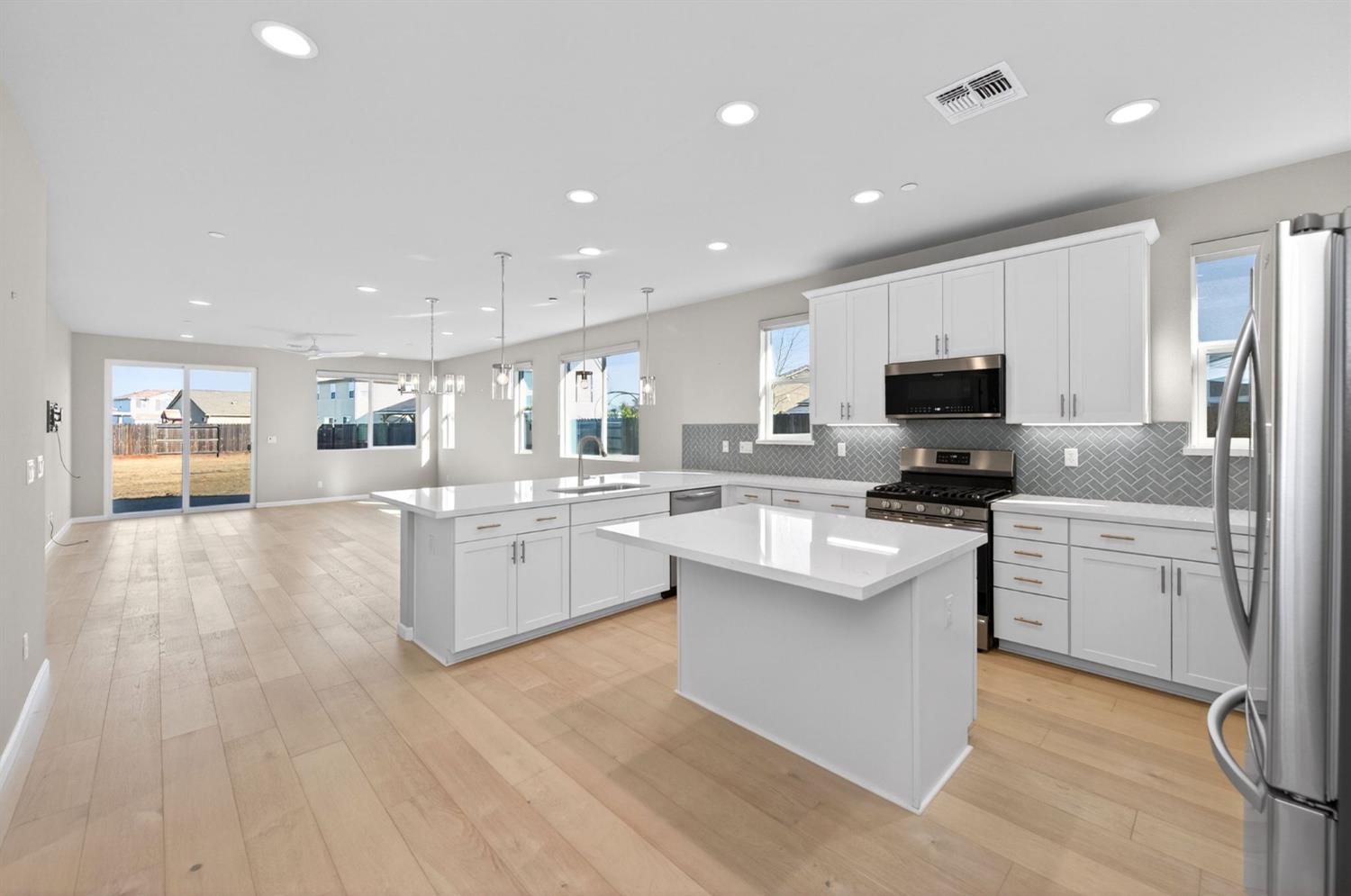 2431 Creekview Drive Merced, CA 95340 - Photo 2 of 38