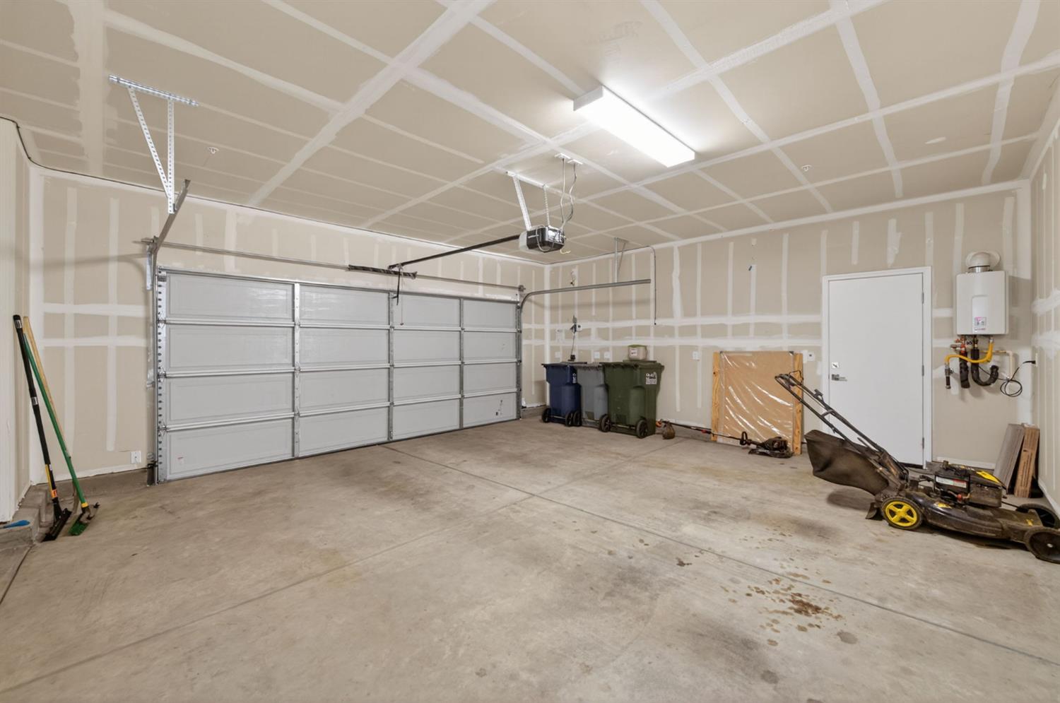 2431 Creekview Drive Merced, CA 95340 - Photo 22 of 38 a view of a garage room