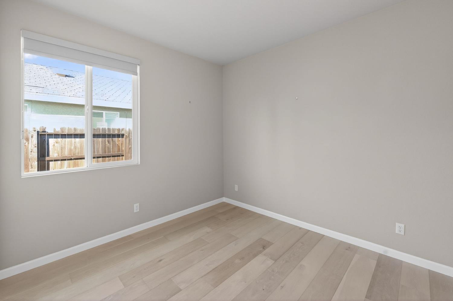 2431 Creekview Drive Merced, CA 95340 - Photo 31 of 38 an empty room with a window