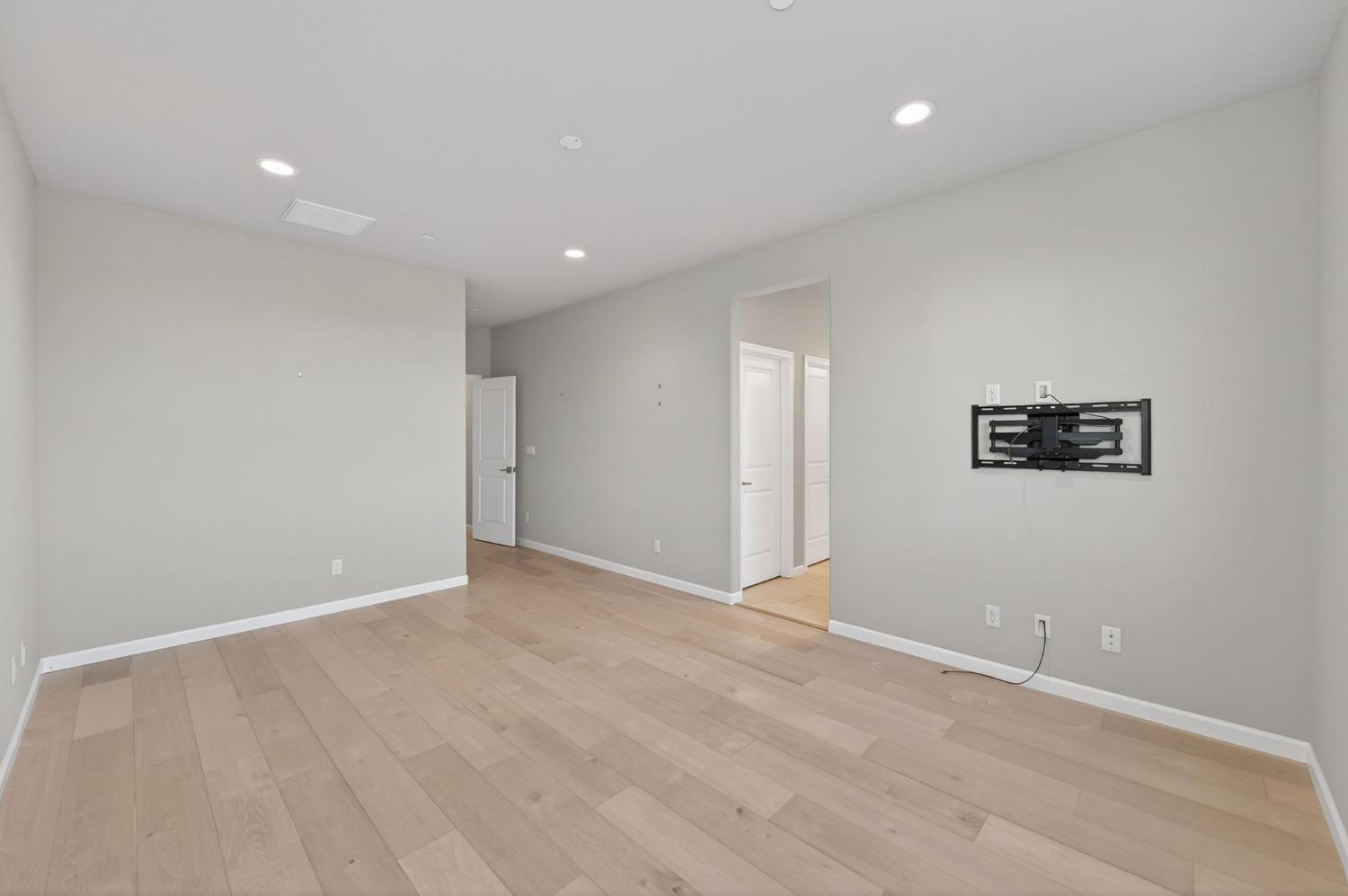 2431 Creekview Drive Merced, CA 95340 - Photo 34 of 38 an empty room with a empty space