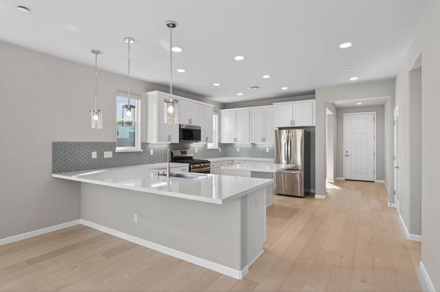 2431 Creekview Drive Merced, CA 95340 - Photo 6 of 38