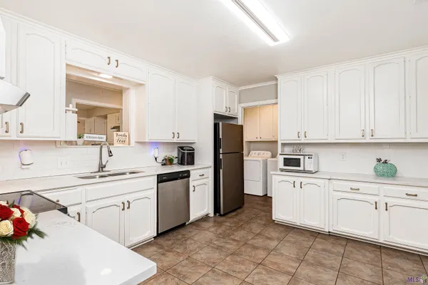 $399,000 | 11049 East Vieux Drive, Baton Rouge, LA 70815