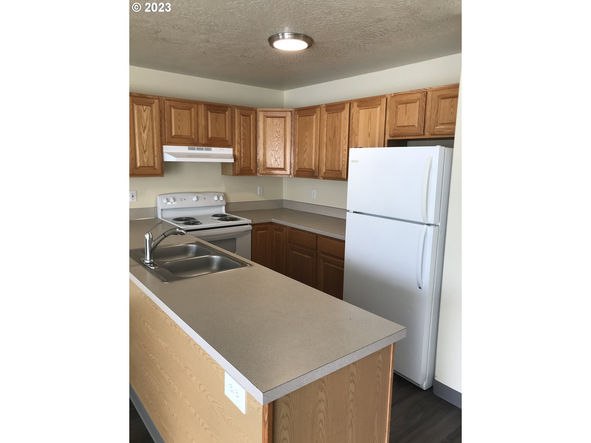 2757 South Cloverleaf Loop Springfield, OR 97477 - Photo 8 of 15