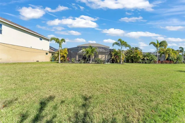 $744,900 | 7048 White Willow Court, Sarasota, FL 34243