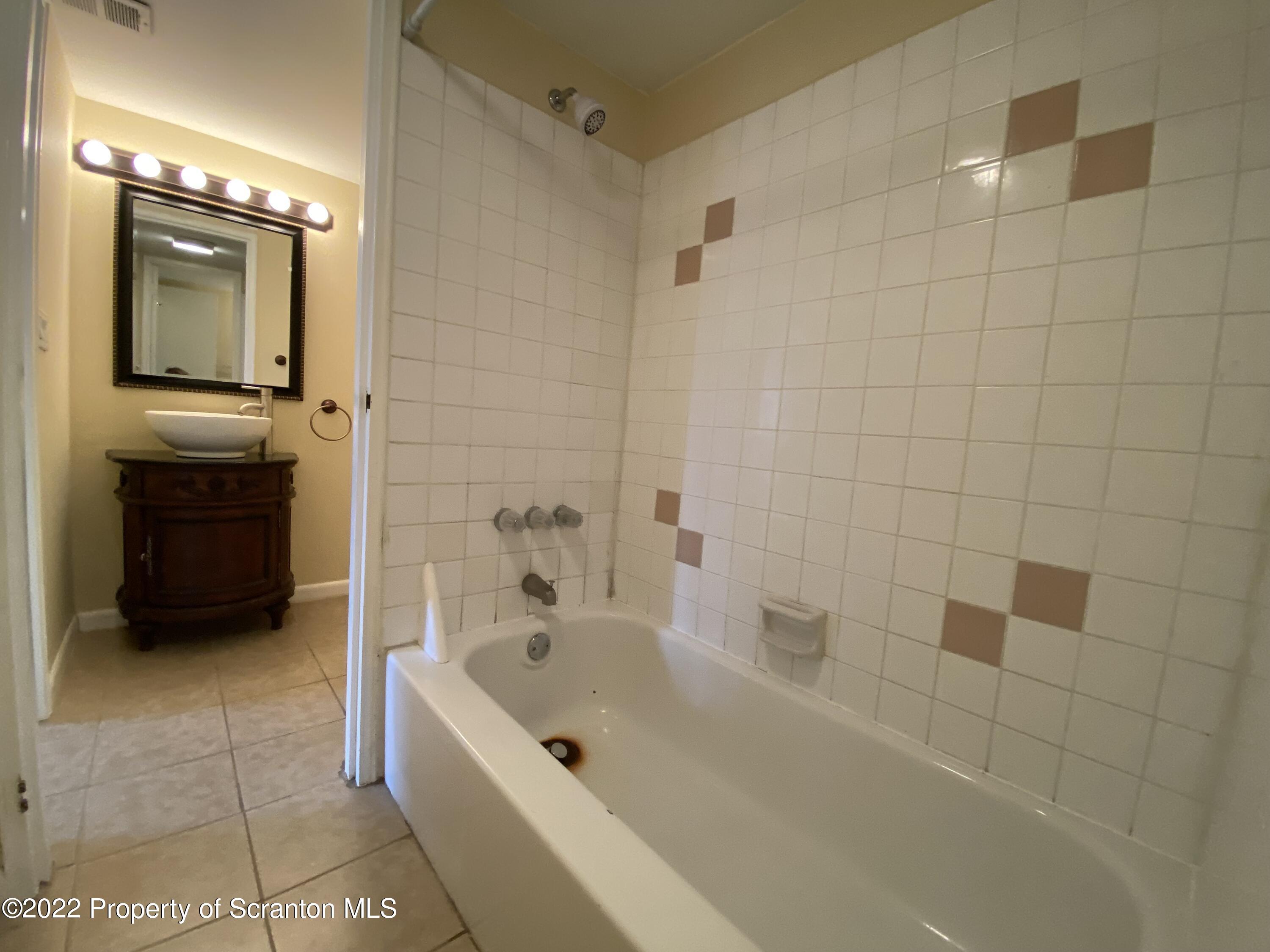 1503 Summit Pointe Scranton, PA 18508 - Photo 15 of 22 Gallery Image 15