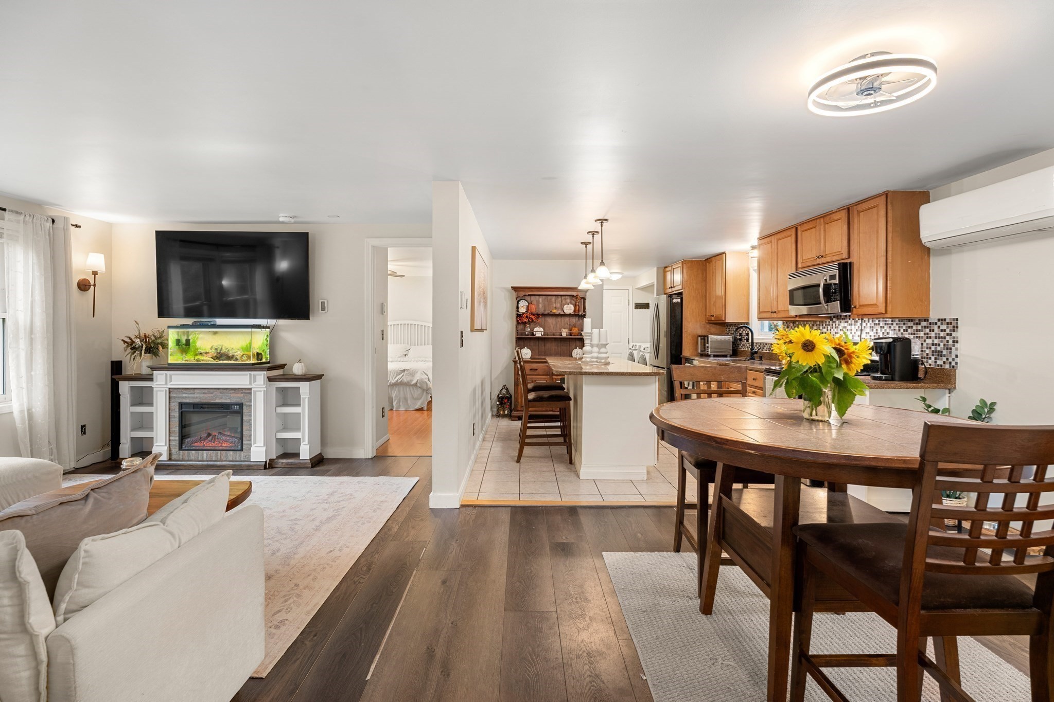 41 Woodland Road Uxbridge, MA 01569 - Photo 7 of 31 Gallery Image 7