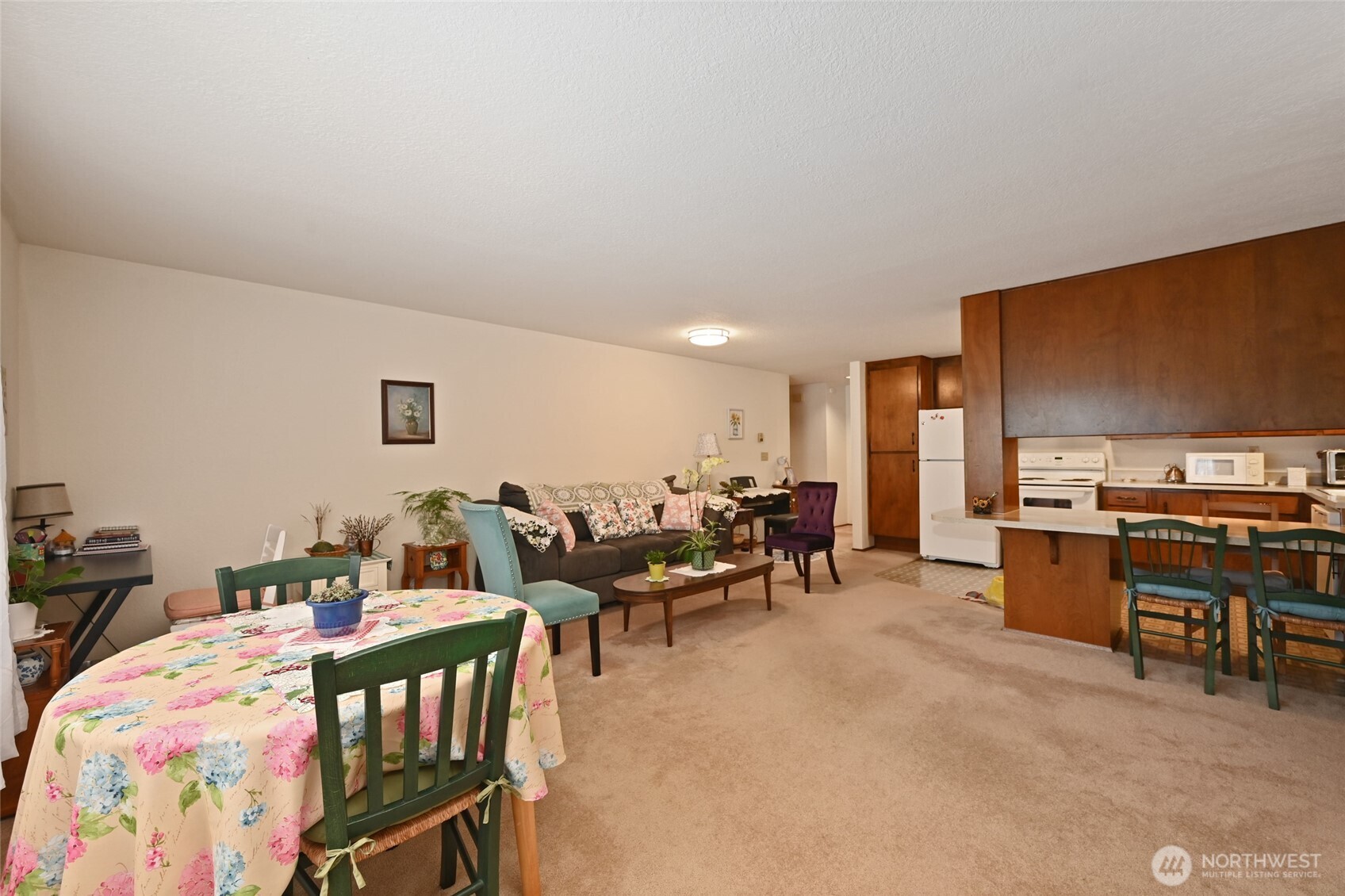 3323 Oakes Avenue, Unit 112 Everett, WA 98201 - Photo 16 of 31 a living room with lots of furniture and kitchen view