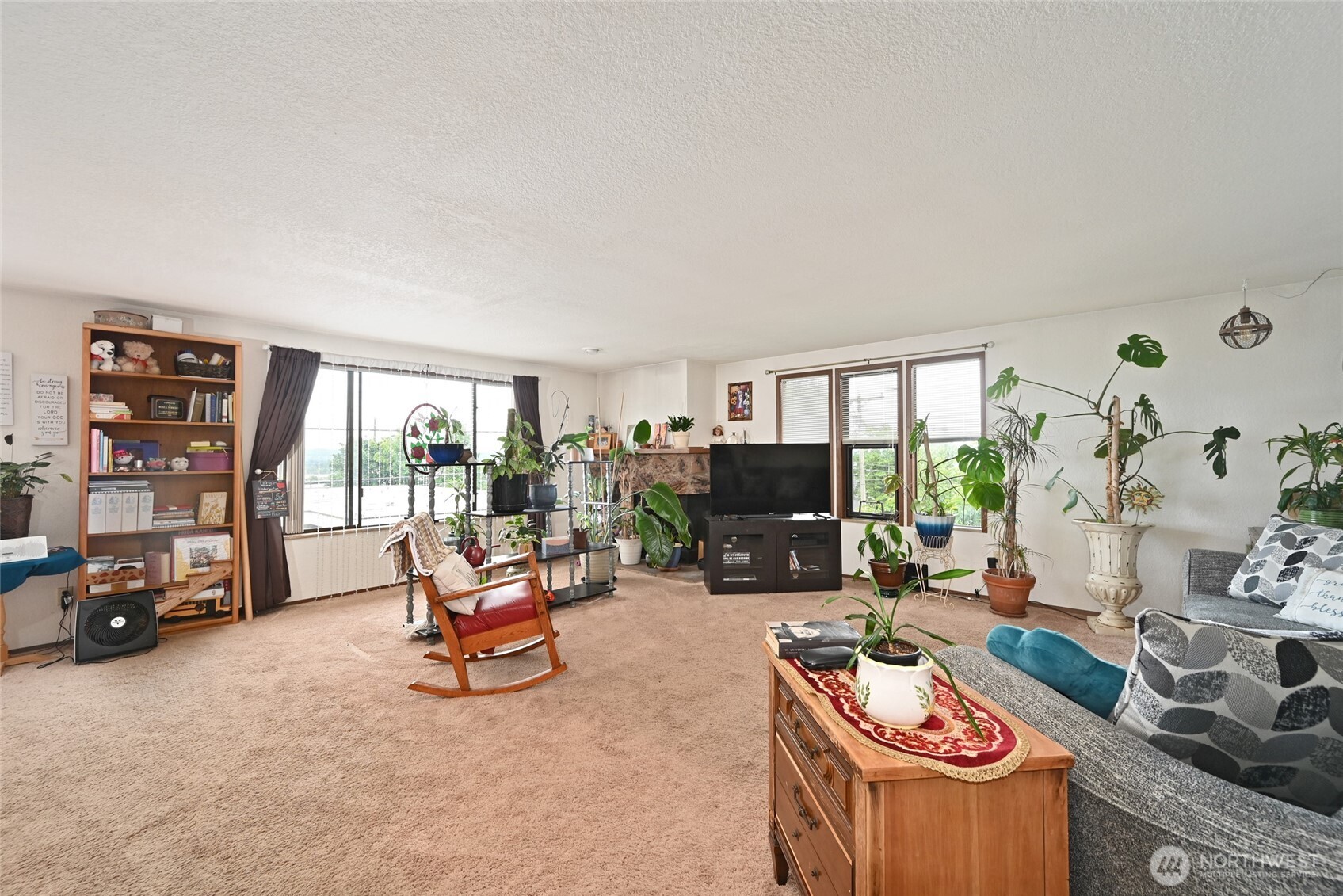 3323 Oakes Avenue, Unit 112 Everett, WA 98201 - Photo 17 of 31 a living room with furniture and a flat screen tv