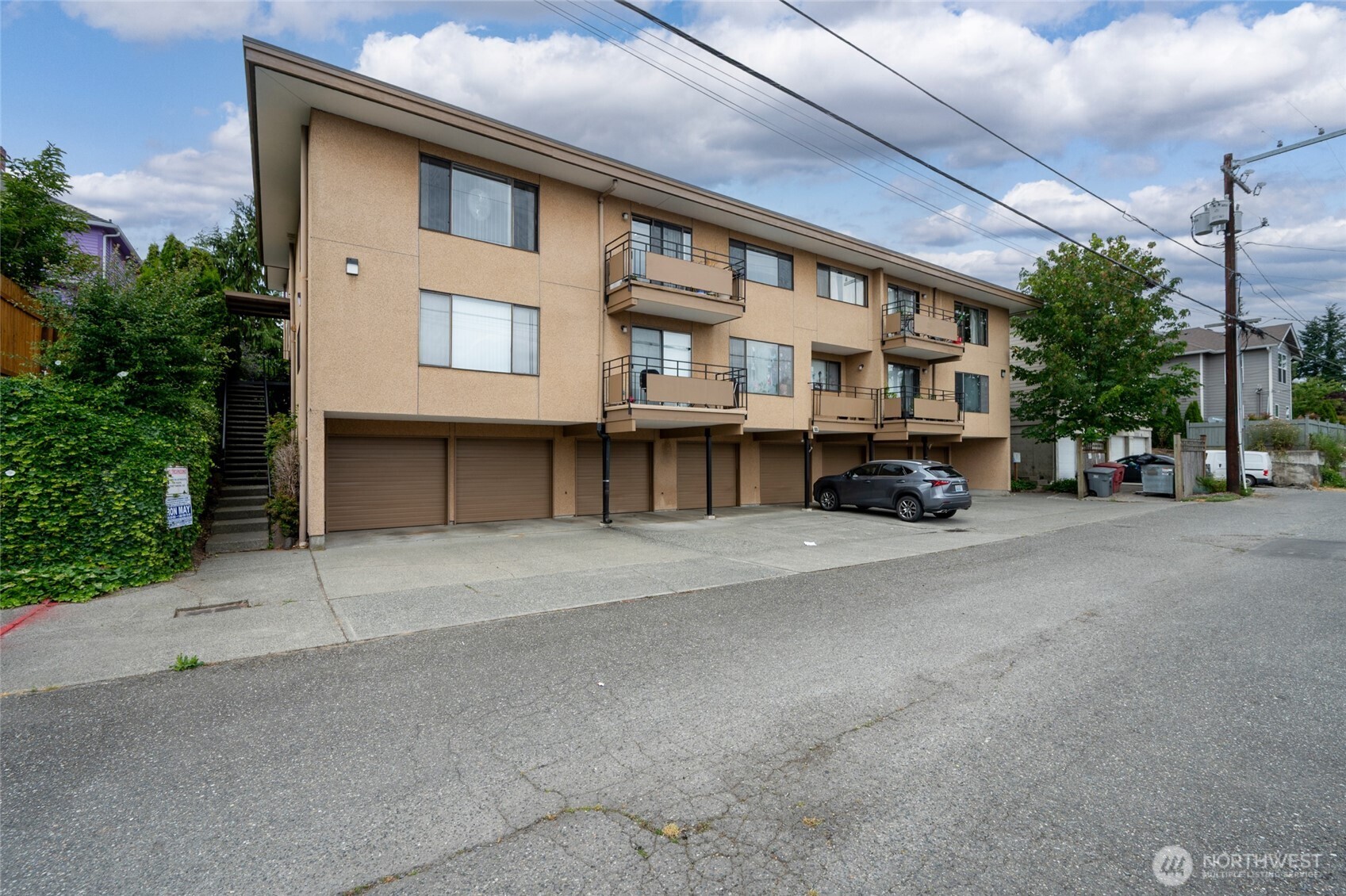 3323 Oakes Avenue, Unit 112 Everett, WA 98201 - Photo 26 of 31 a car parked in front of building