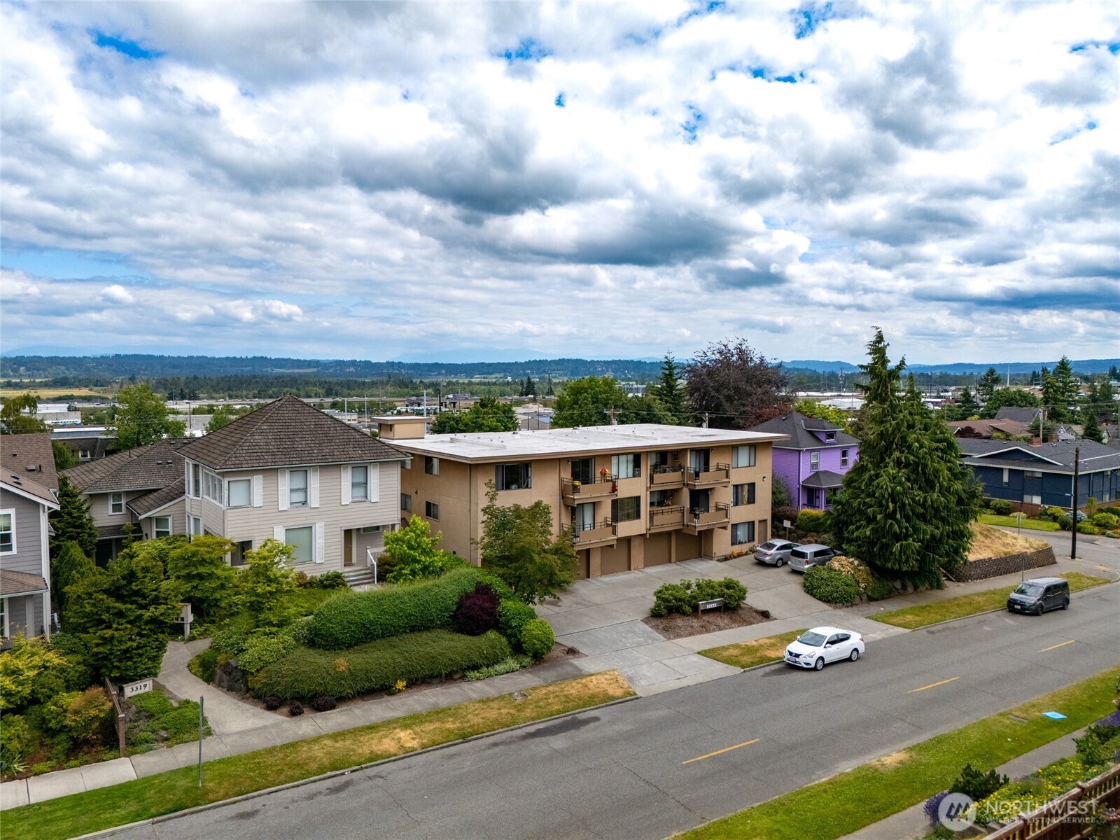 3323 Oakes Avenue, Unit 112 Everett, WA 98201 - Photo 31 of 31 a view of a garden with houses