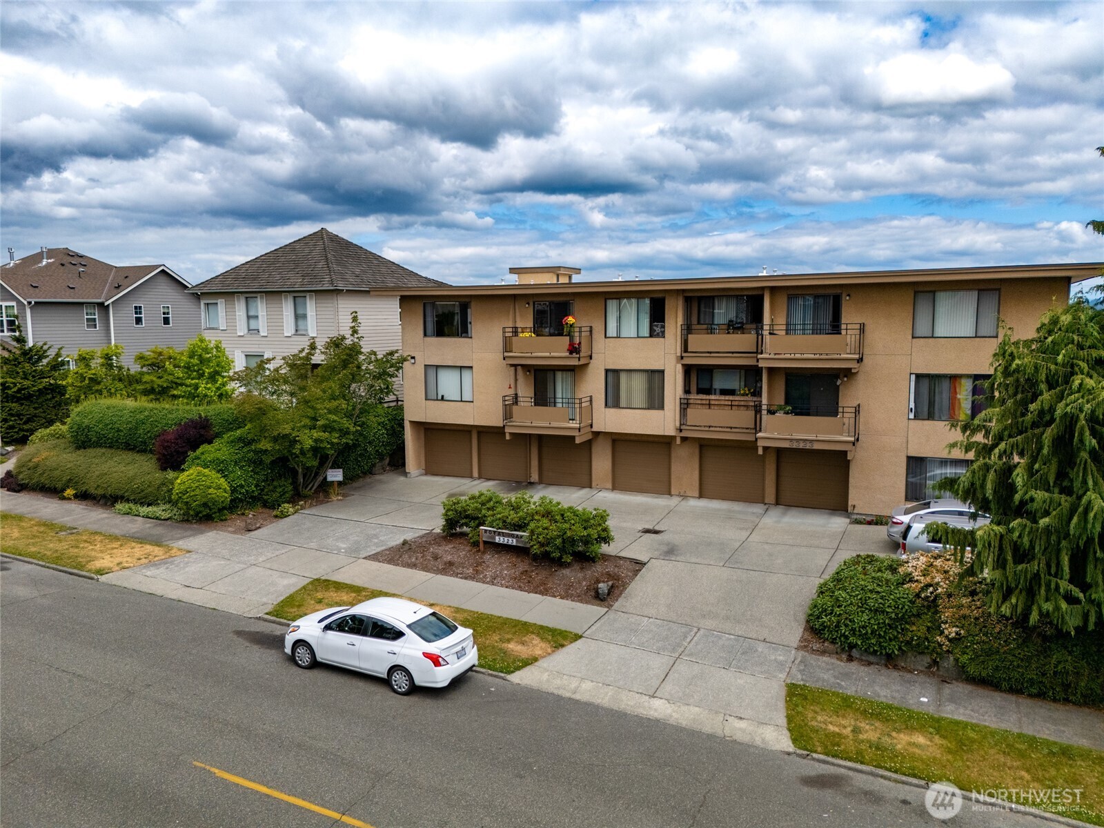 3323 Oakes Avenue, Unit 112 Everett, WA 98201 - Photo 5 of 31 a car parked in front of a house