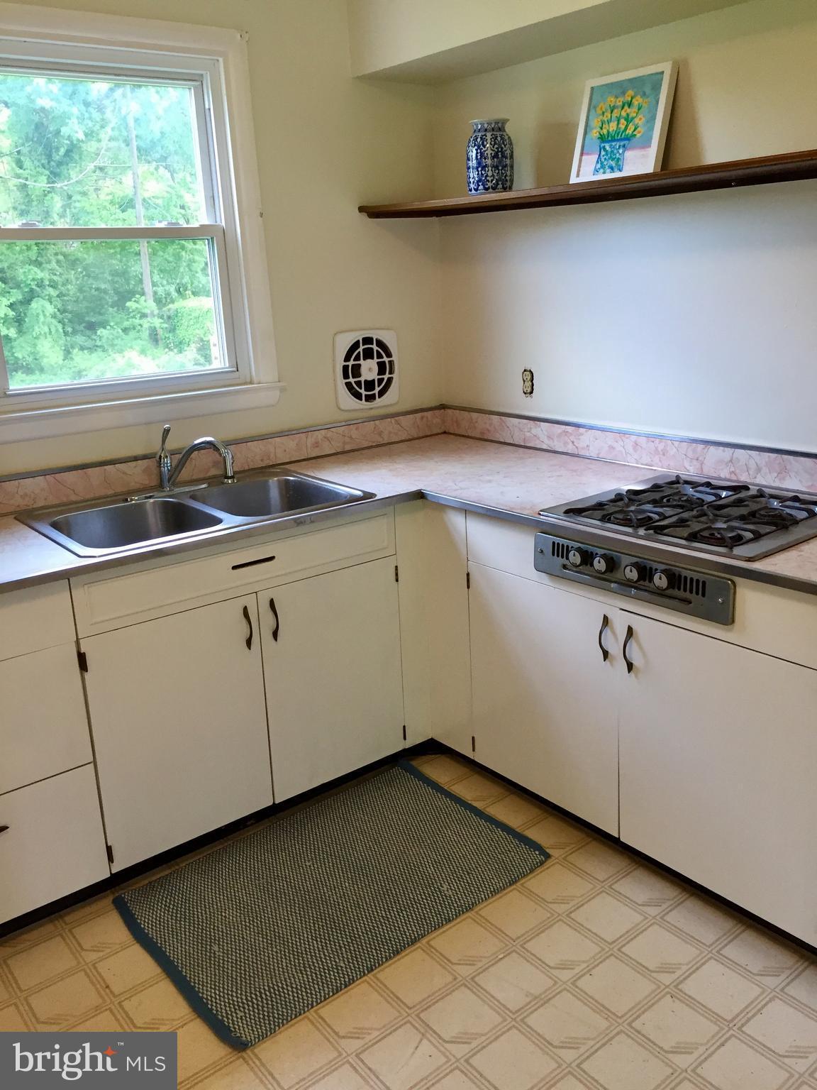 805 Providence Road Baltimore, MD 21286 - Photo 4 of 11 Kitchen