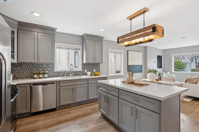 $800,000 | 332 West Broadmoor Boulevard, San Leandro, CA 94577