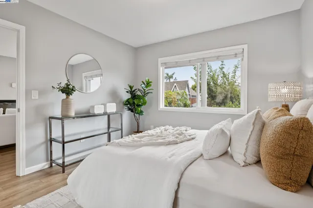 $800,000 | 332 West Broadmoor Boulevard, San Leandro, CA 94577