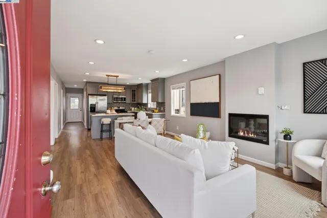 $800,000 | 332 West Broadmoor Boulevard, San Leandro, CA 94577