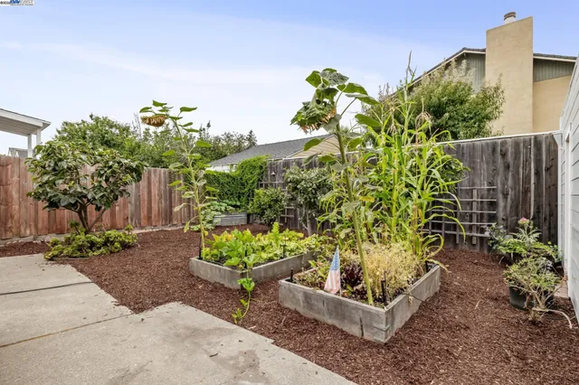 $800,000 | 332 West Broadmoor Boulevard, San Leandro, CA 94577