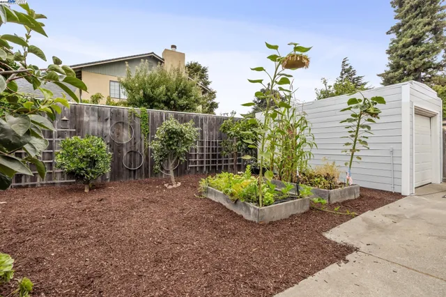 $800,000 | 332 West Broadmoor Boulevard, San Leandro, CA 94577