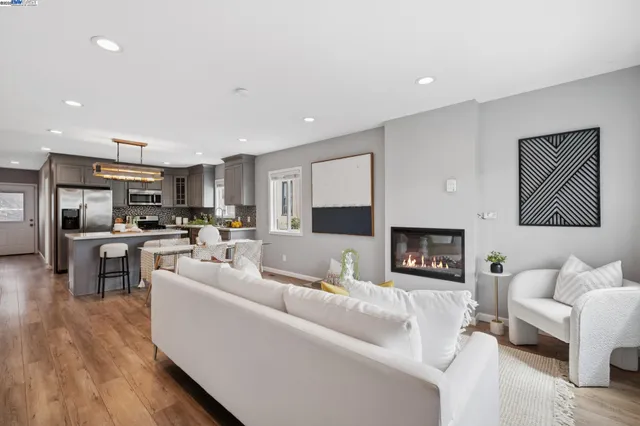 $800,000 | 332 West Broadmoor Boulevard, San Leandro, CA 94577