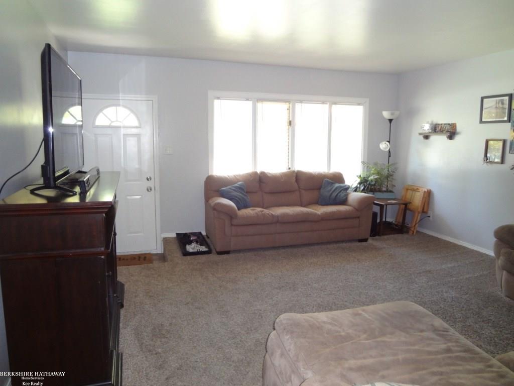 45432 Fairchild Road Macomb, MI 48042 - Photo 4 of 30 31391110-3.JPG