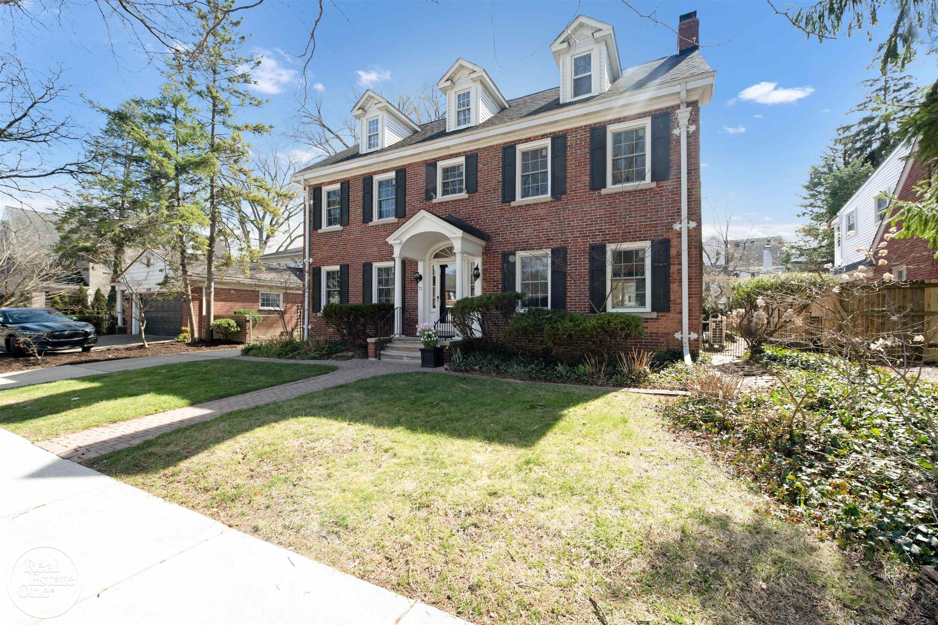 71 Moross Road Grosse Pointe, MI 48236 - Photo 3 of 48 50141643-4D216FE3-482E-40A7-BFE8-B186F598C69D.JPG