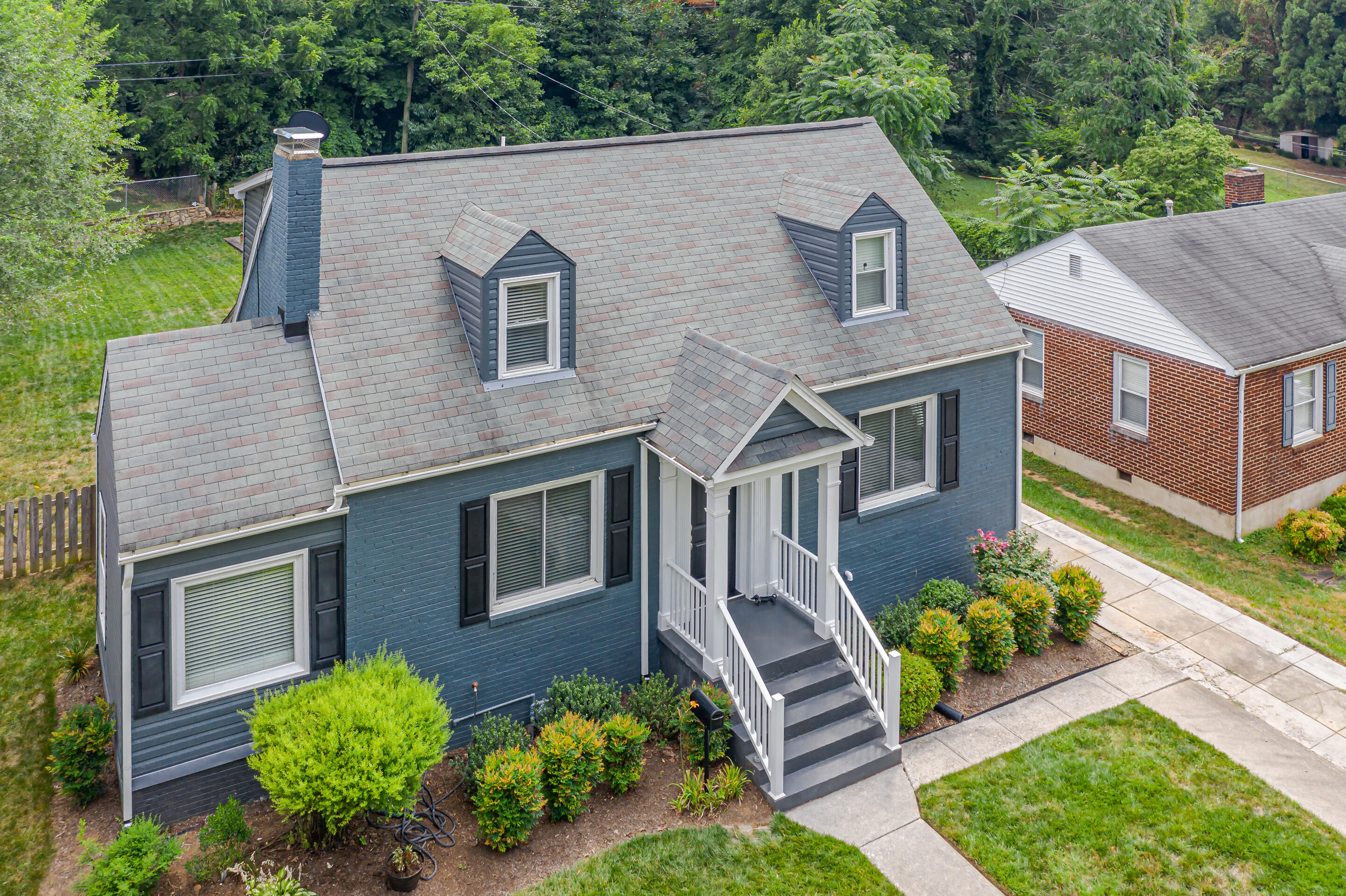 1816 Carlton Road Southwest Roanoke, VA 24015 - Photo 3 of 49 04_1816_Carlton_Rd04_mls