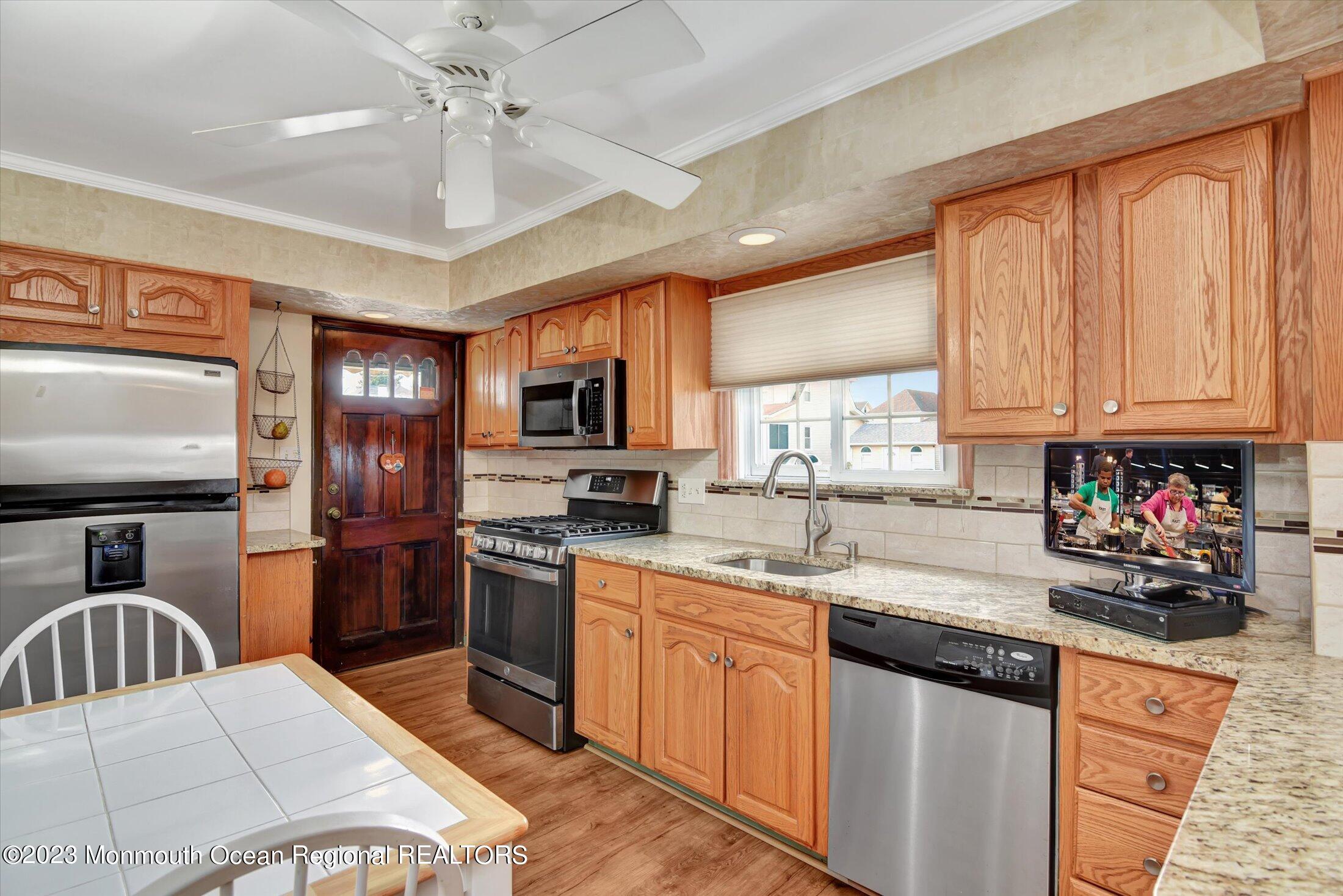 826 Livingston Road Elizabeth, NJ 07208 - Photo 17 of 38 16-Kitchen