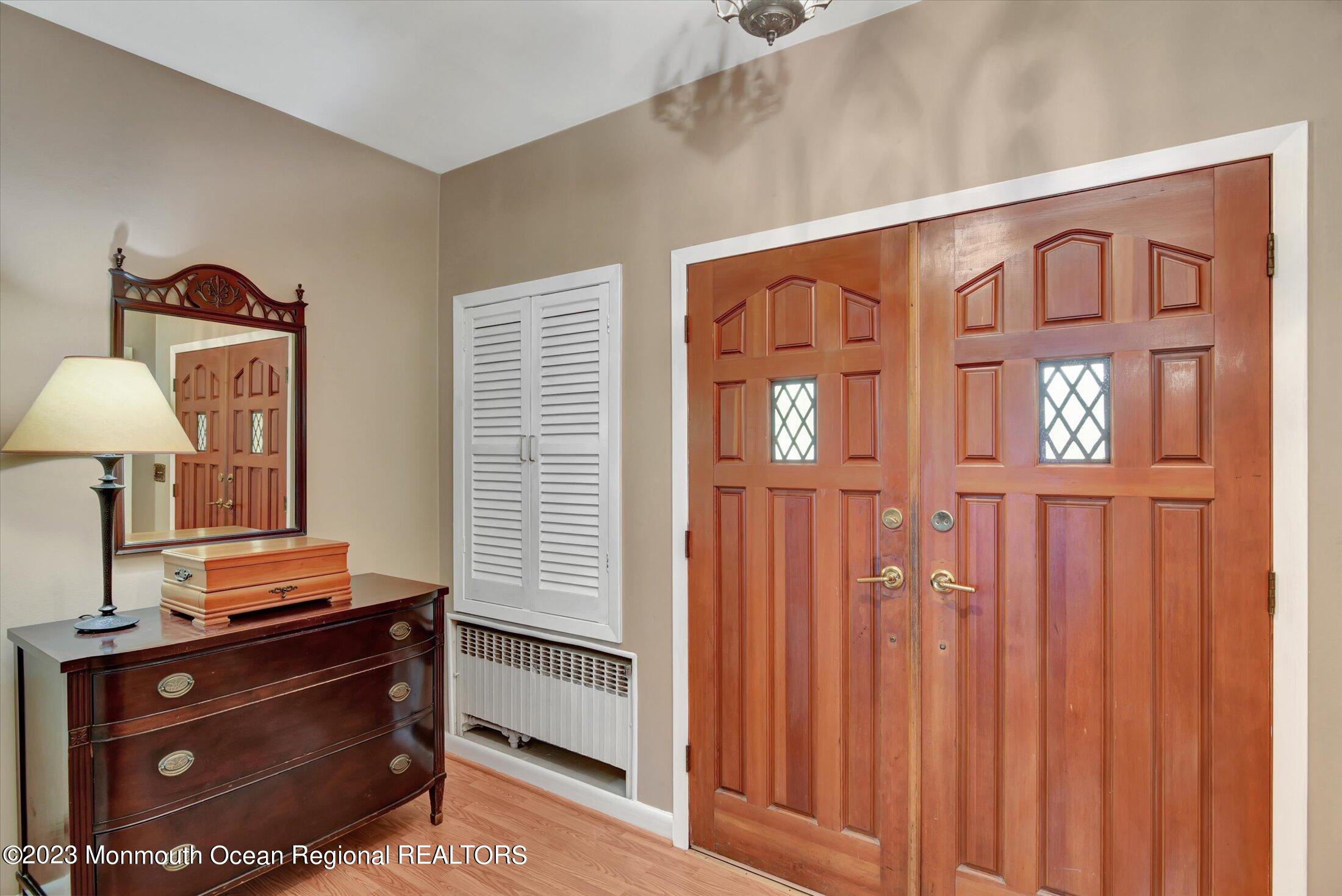 826 Livingston Road Elizabeth, NJ 07208 - Photo 4 of 38 05-Foyer