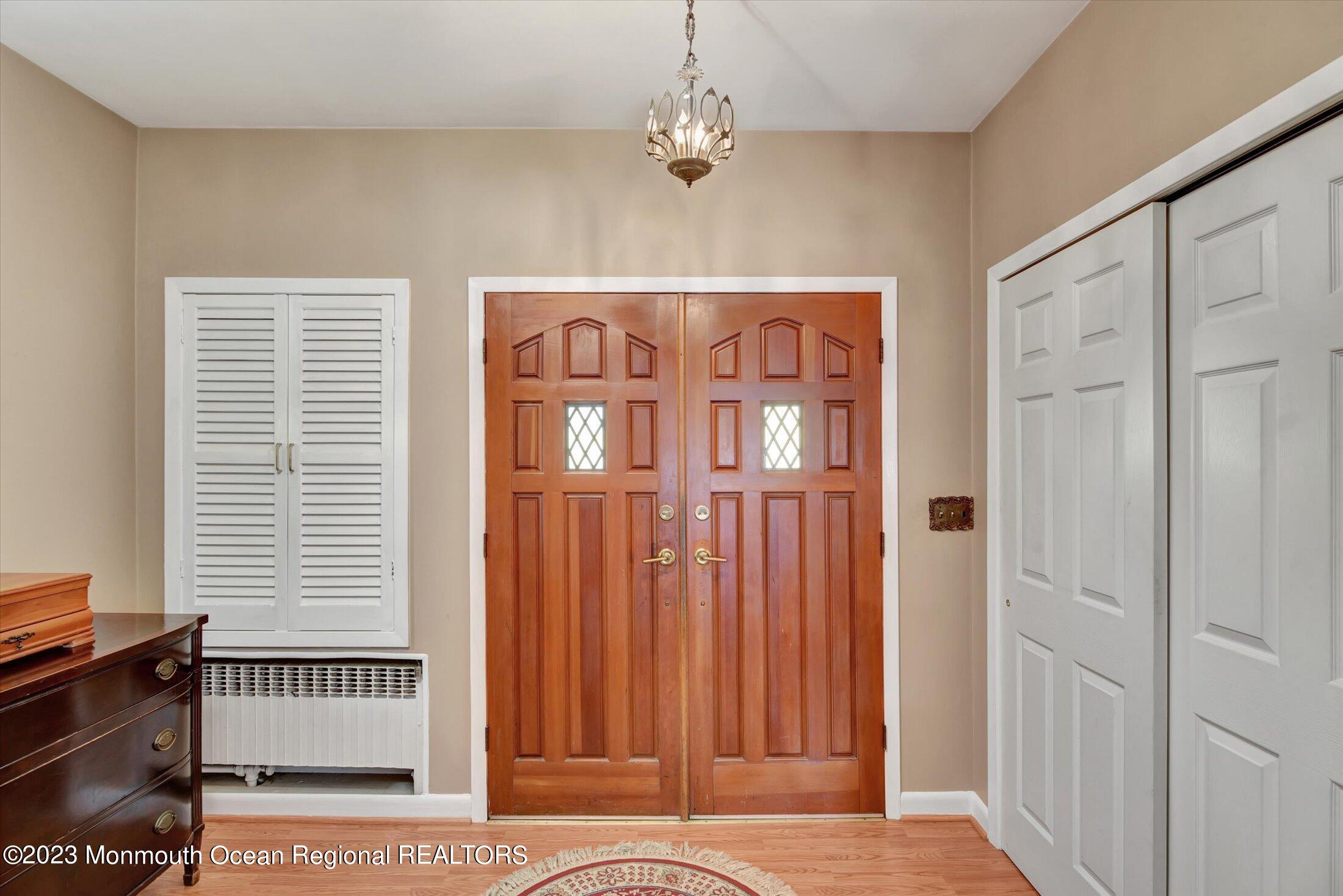 826 Livingston Road Elizabeth, NJ 07208 - Photo 5 of 38 04-Foyer