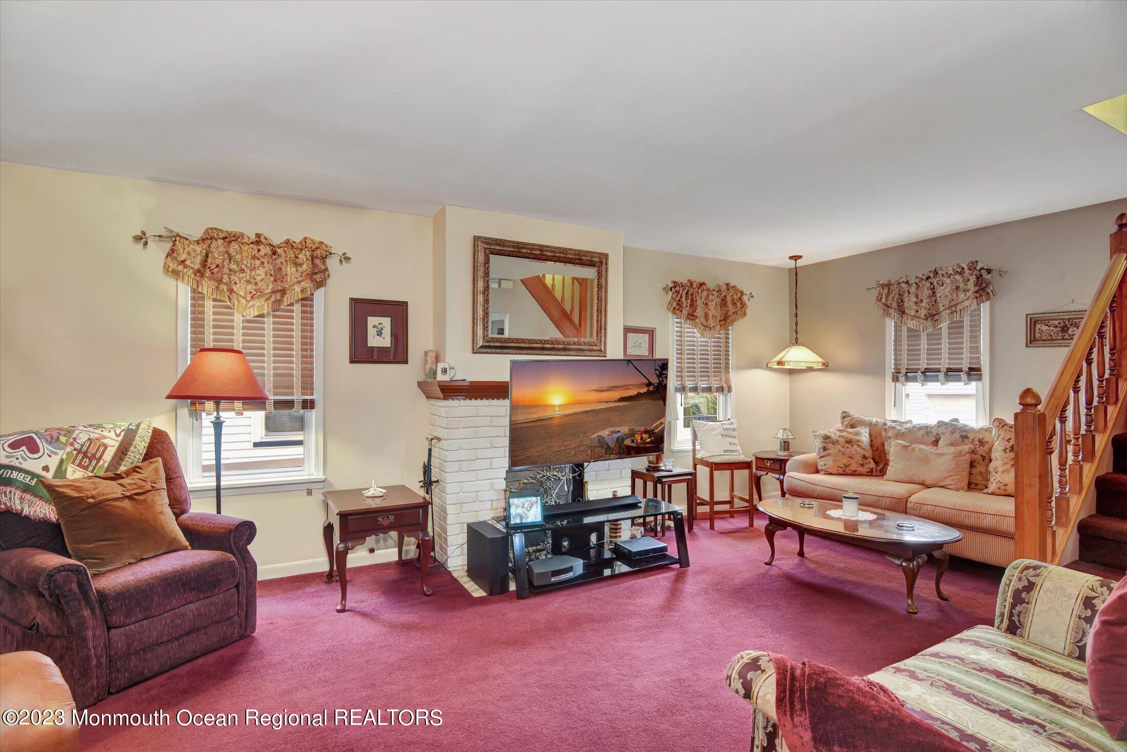 826 Livingston Road Elizabeth, NJ 07208 - Photo 6 of 38 06-Living Room