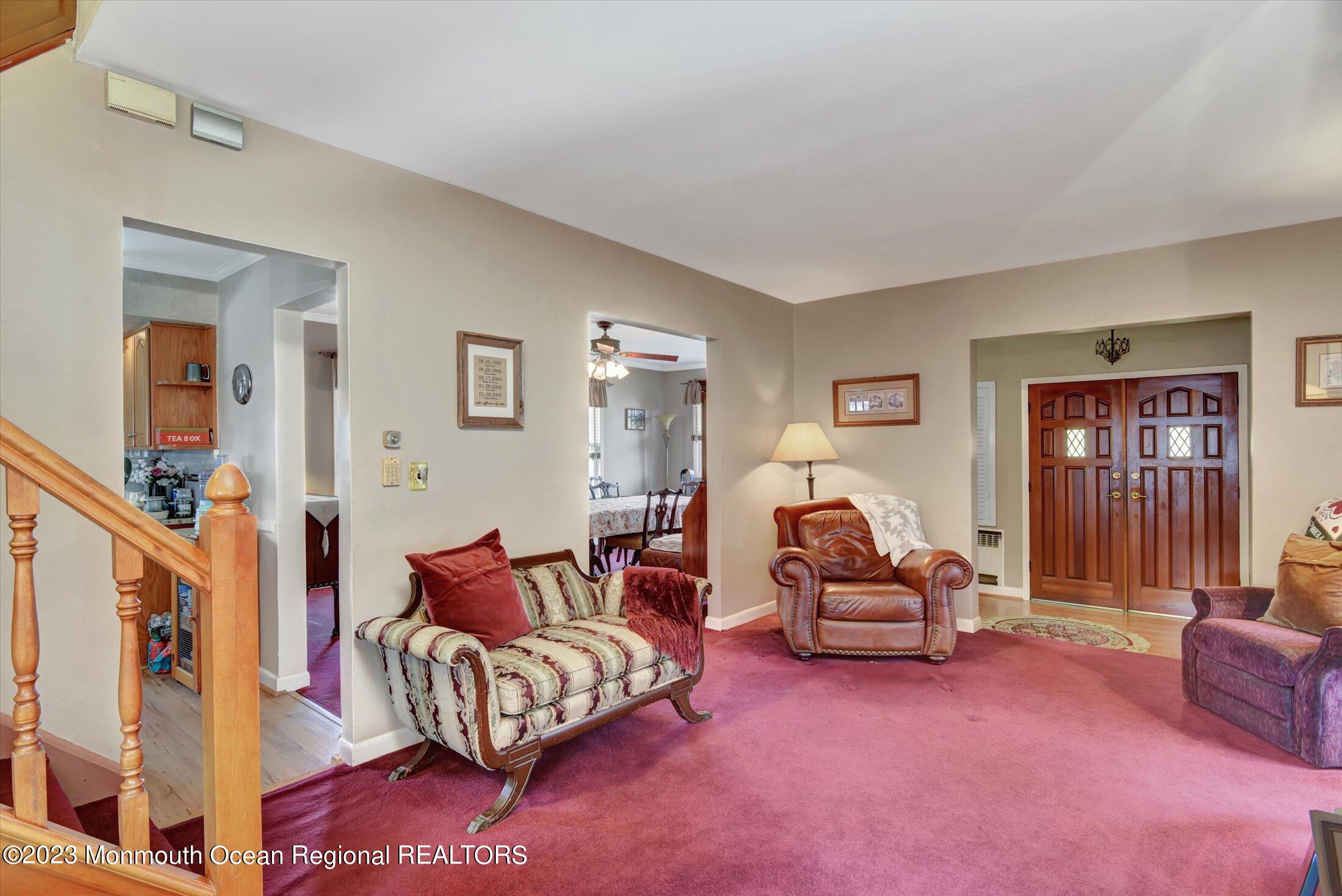 826 Livingston Road Elizabeth, NJ 07208 - Photo 8 of 38 09-Living Room