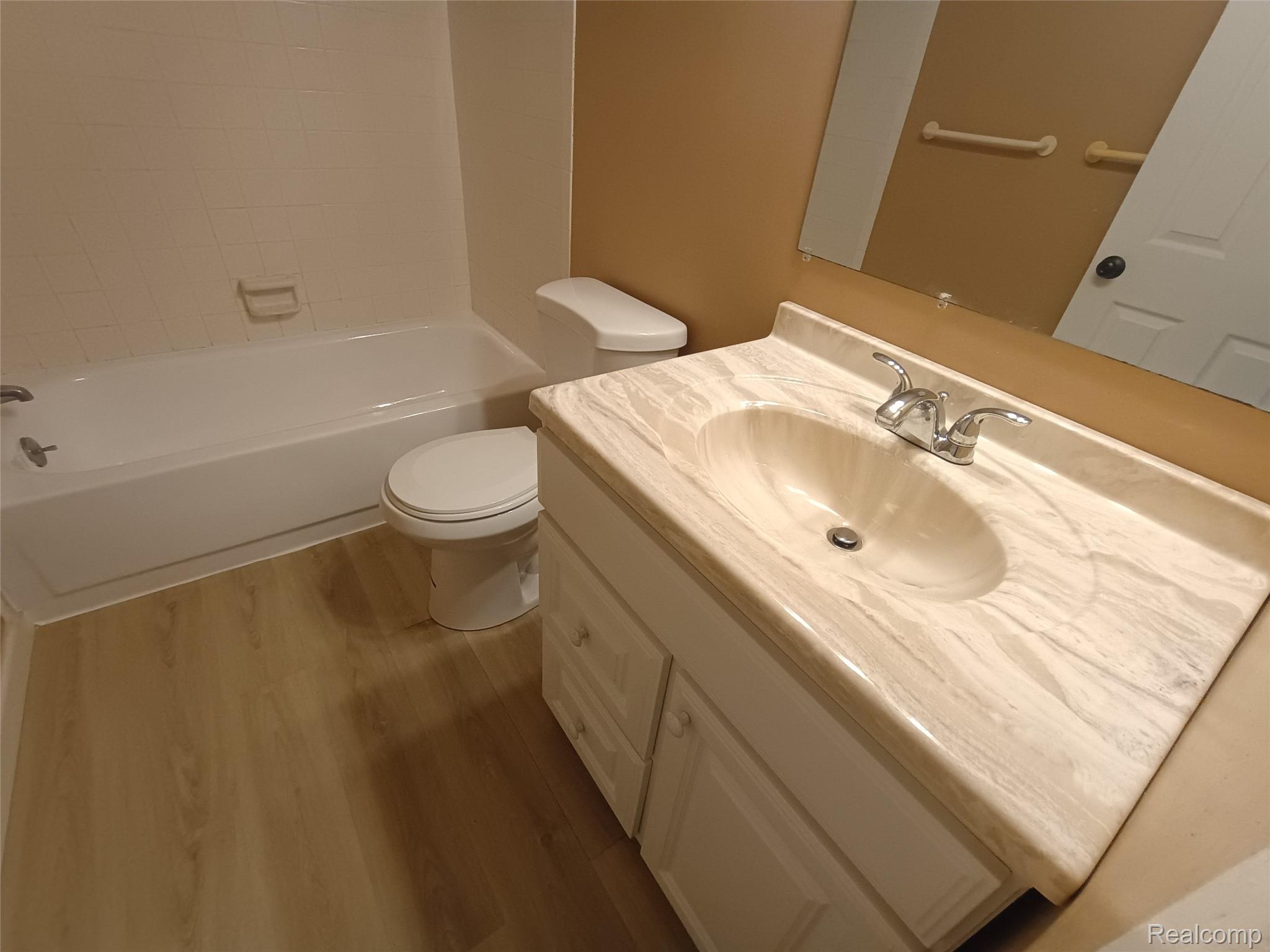 112 Stratford Lane Rochester, MI 48309 - Photo 16 of 37 15-1f2c8fe0aee0f9999753bac0ba9d8127.jpg