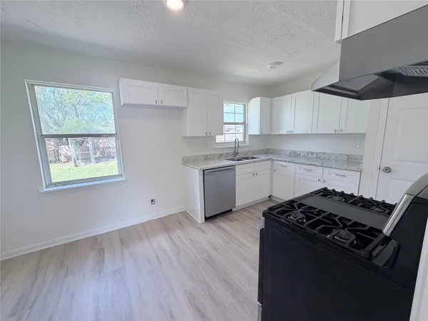 $1,650 | 404 Elaine Street, La Marque, TX 77568