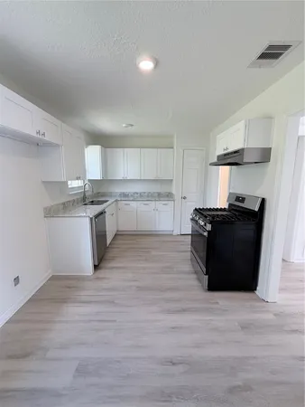 $1,650 | 404 Elaine Street, La Marque, TX 77568