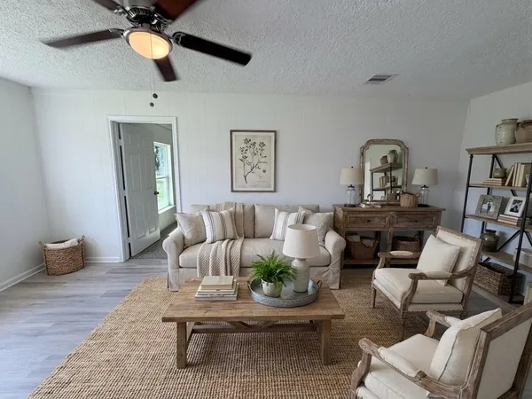 $1,650 | 404 Elaine Street, La Marque, TX 77568