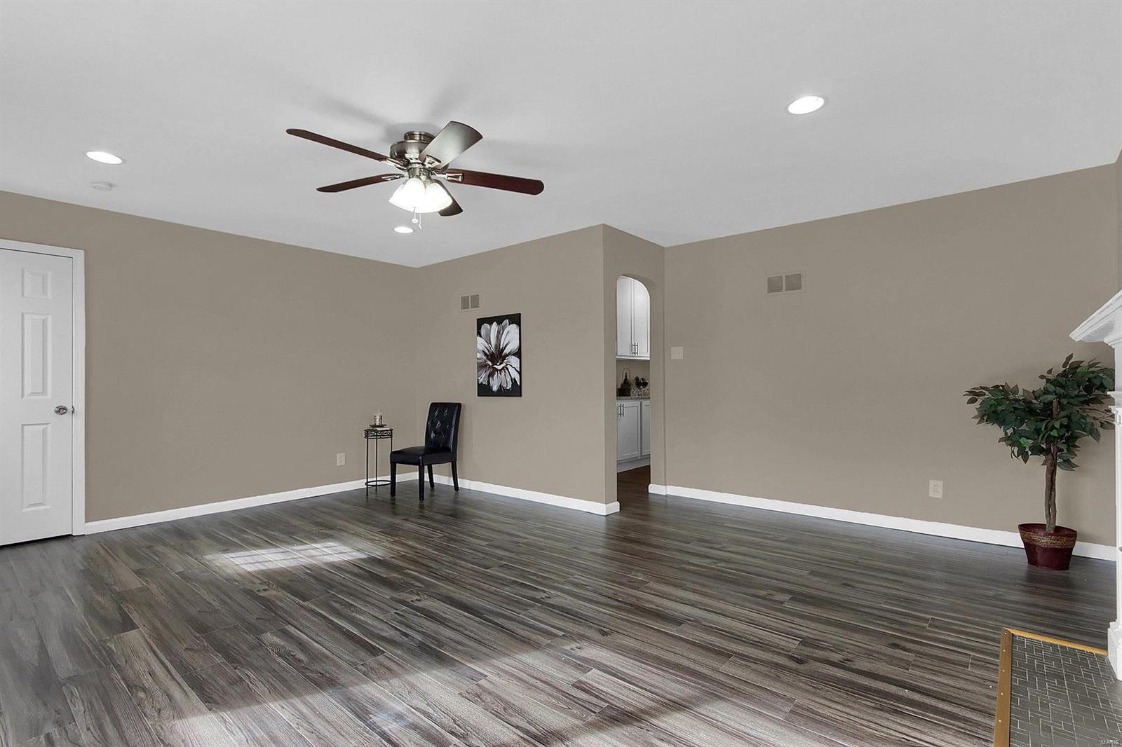 6337 Heege Road St. Louis, MO 63123 - Photo 4 of 19 Gallery Image 4