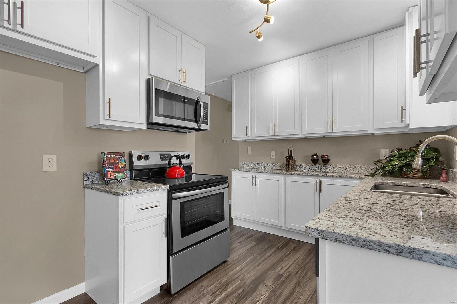 6337 Heege Road St. Louis, MO 63123 - Photo 5 of 19 Gallery Image 5