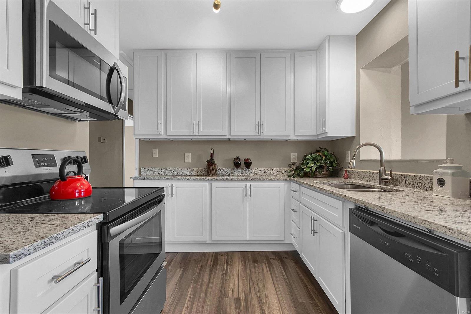 6337 Heege Road St. Louis, MO 63123 - Photo 6 of 19 Gallery Image 6